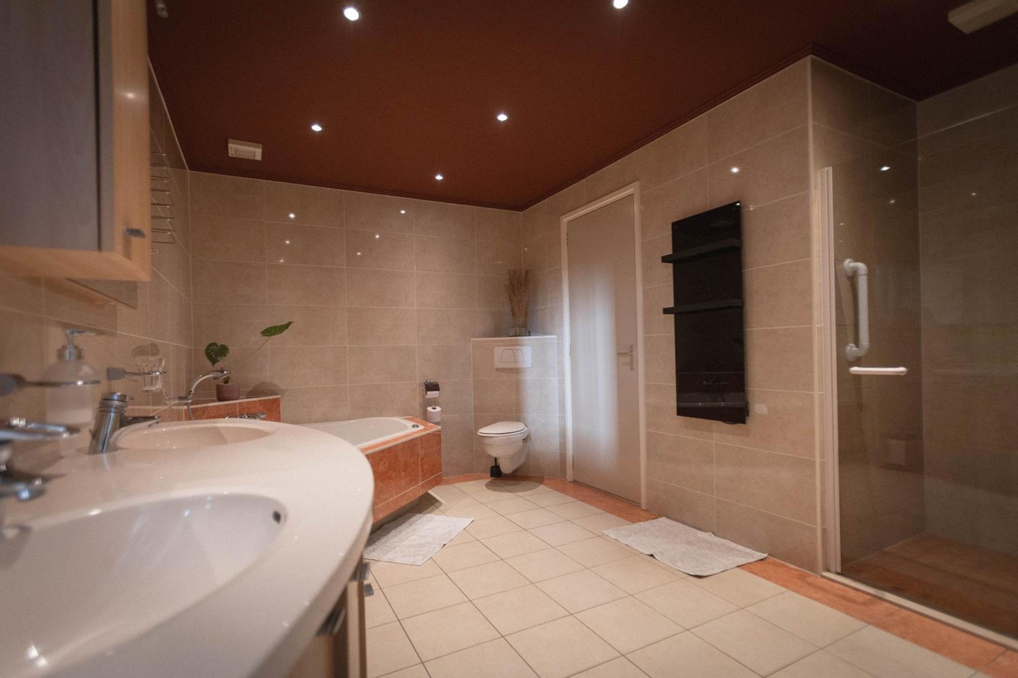 Boukje Har Bed En Brochje Bed & Breakfast Burgum ภายนอก รูปภาพ
